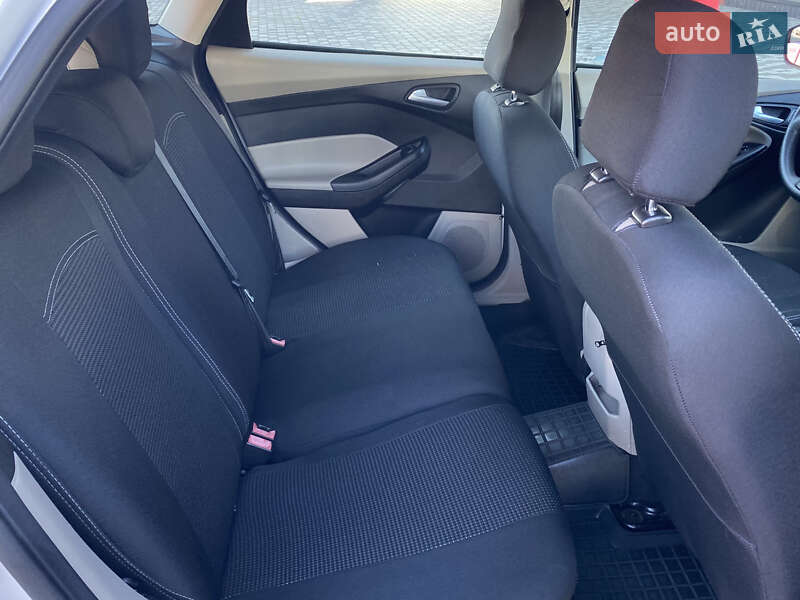 Хэтчбек Ford Focus 2015 в Киеве