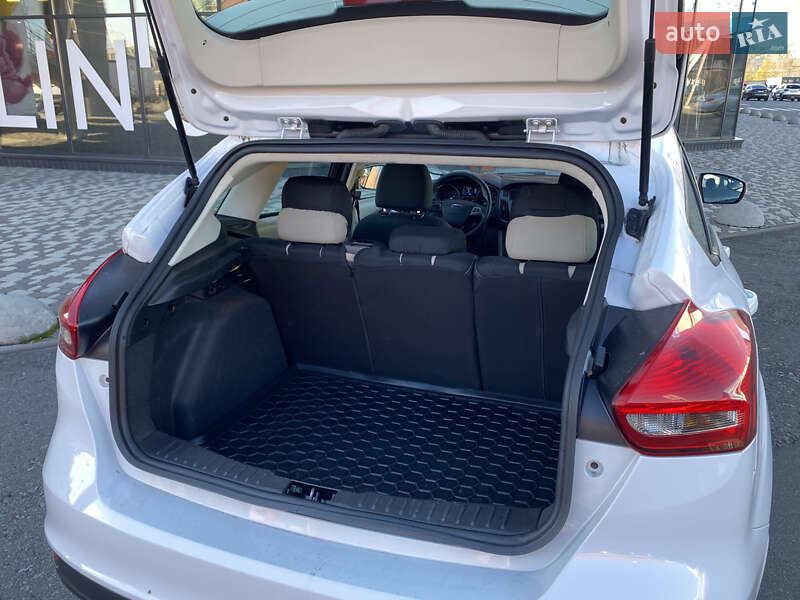 Хэтчбек Ford Focus 2015 в Киеве