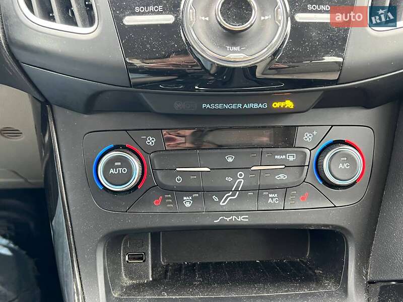 Седан Ford Focus 2016 в Киеве