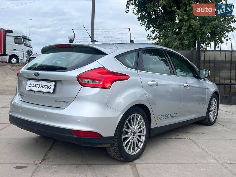 Седан Ford Focus 2016 в Киеве