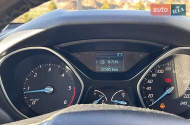 Хетчбек Ford Focus 2012 в Золочеві