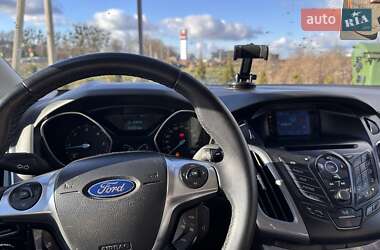 Хетчбек Ford Focus 2012 в Золочеві