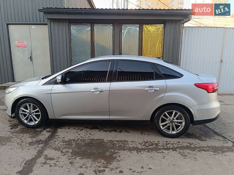 Седан Ford Focus 2015 в Киеве фото 5 Седан Ford Focus 2015 в Киеве