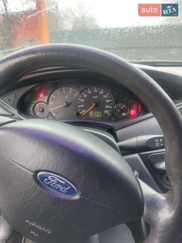 Хэтчбек Ford Focus 2003 в Павлограде