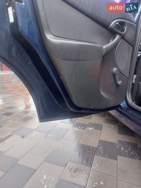 Хэтчбек Ford Focus 2003 в Павлограде