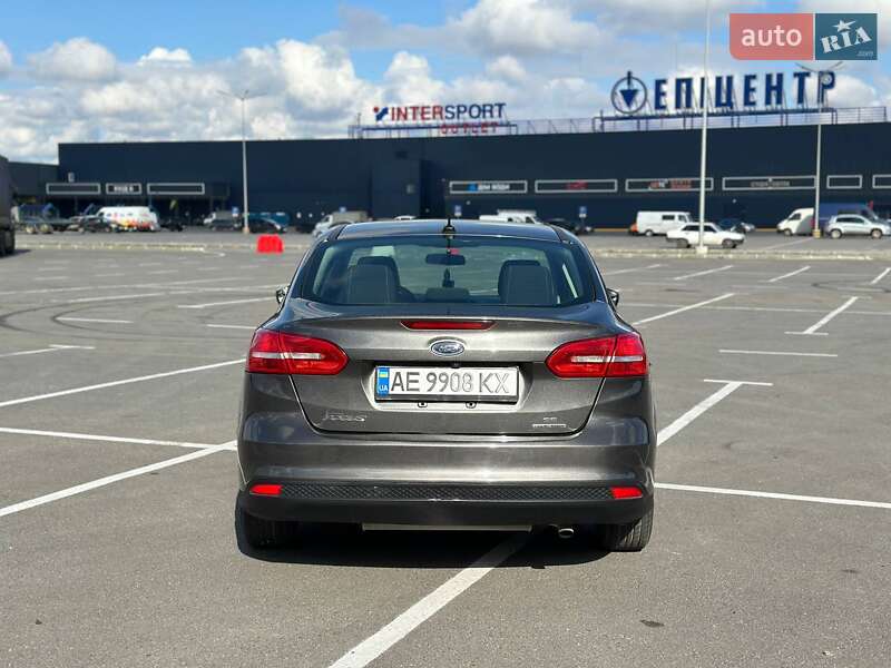 Седан Ford Focus 2015 в Днепре