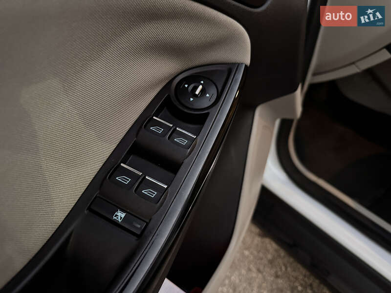 Хетчбек Ford Focus 2012 в Южному фото 14 Хетчбек Ford Focus 2012 в Южному