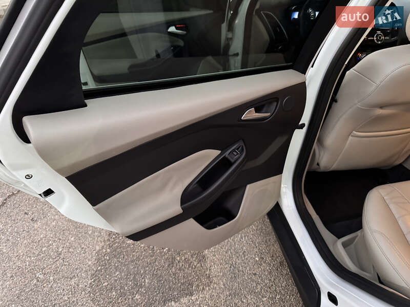 Хетчбек Ford Focus 2012 в Южному фото 22 Хетчбек Ford Focus 2012 в Южному