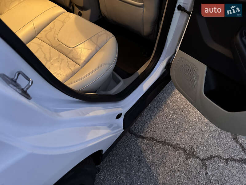 Хетчбек Ford Focus 2012 в Южному фото 40 Хетчбек Ford Focus 2012 в Южному