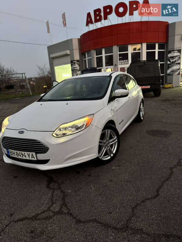 Хетчбек Ford Focus 2012 в Южному фото 45 Хетчбек Ford Focus 2012 в Южному