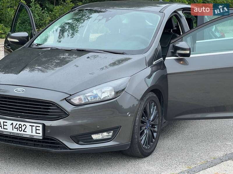 Хэтчбек Ford Focus 2015 в Днепре