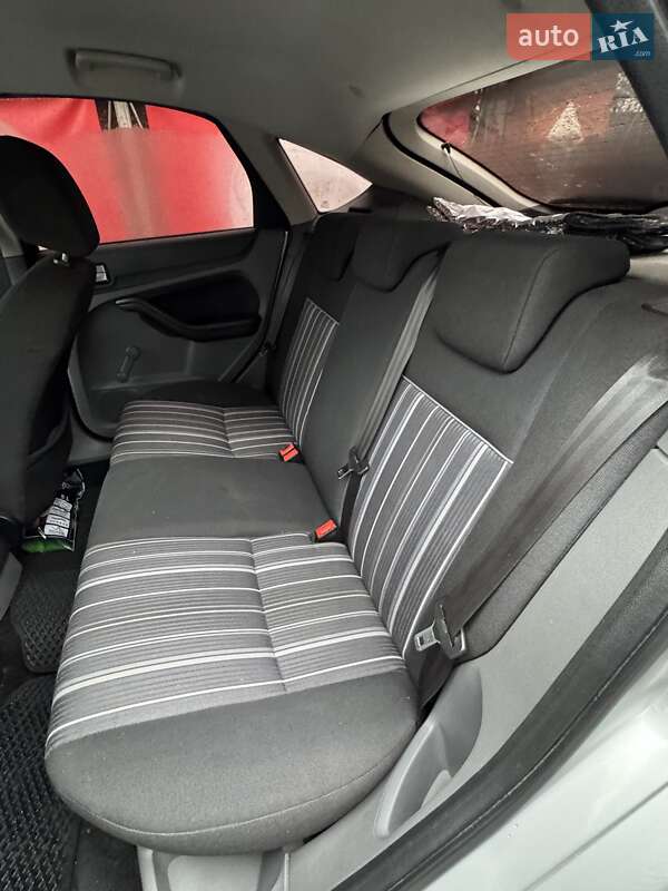 Хетчбек Ford Focus 2011 в Києві фото 8 Хетчбек Ford Focus 2011 в Києві