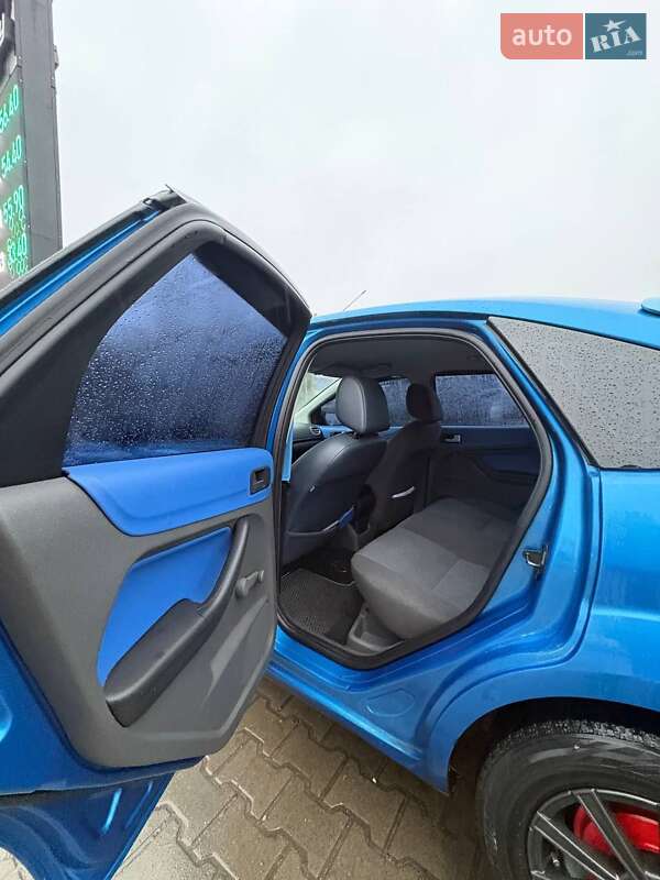 Хэтчбек Ford Focus 2006 в Вишневом фото 22 Хэтчбек Ford Focus 2006 в Вишневом