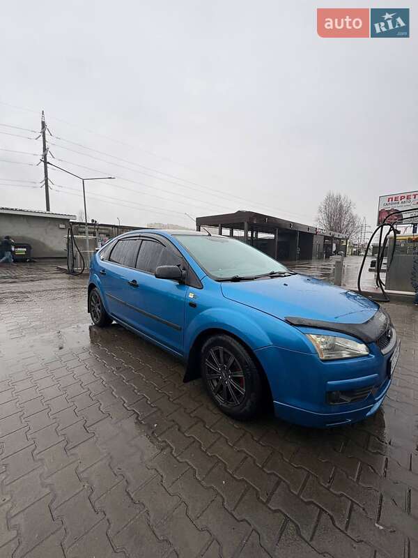 Хэтчбек Ford Focus 2006 в Вишневом фото 2 Хэтчбек Ford Focus 2006 в Вишневом