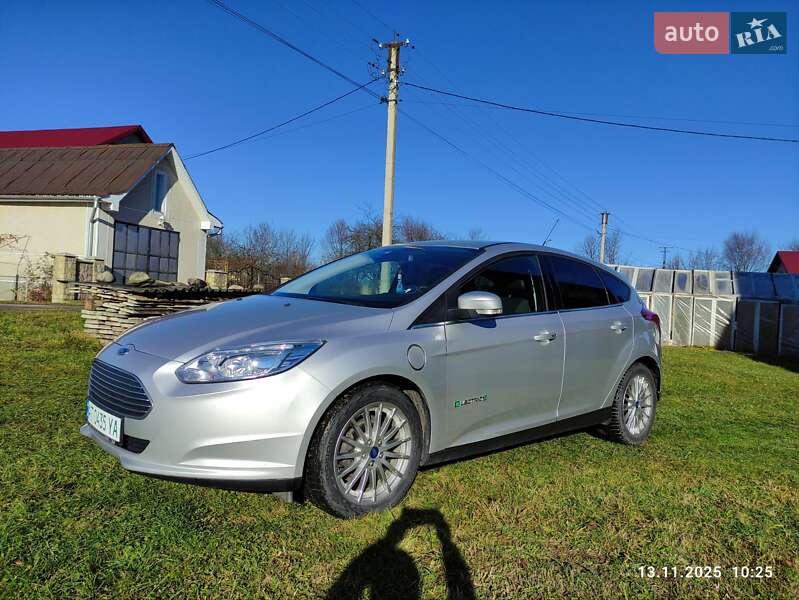 Хэтчбек Ford Focus 2013 в Надворной