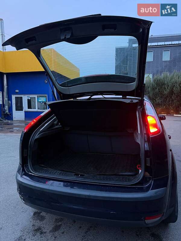 Хэтчбек Ford Focus 2006 в Киеве