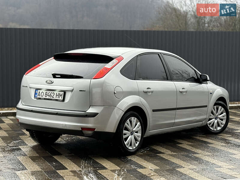 Хэтчбек Ford Focus 2006 в Сваляве