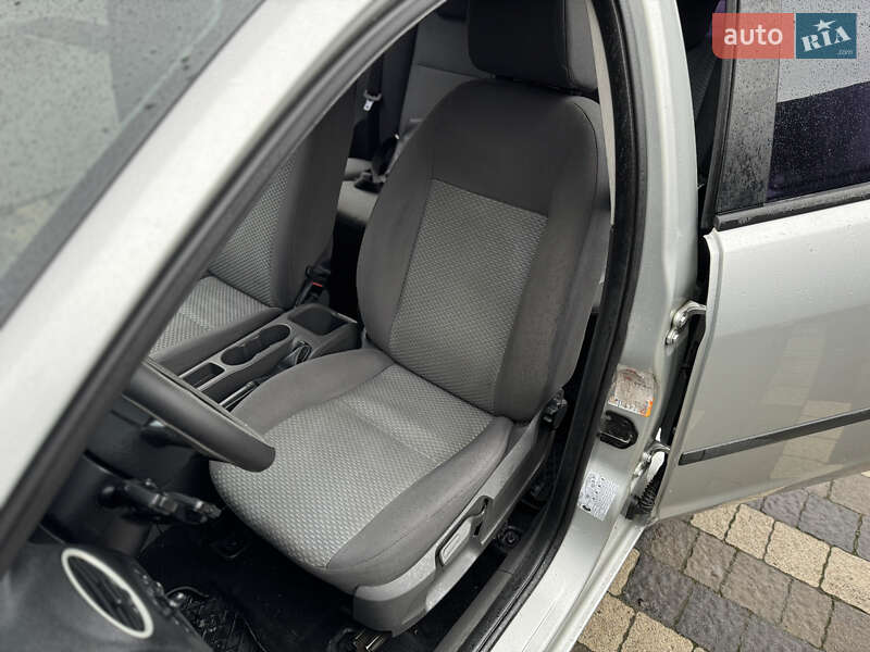 Хэтчбек Ford Focus 2006 в Сваляве