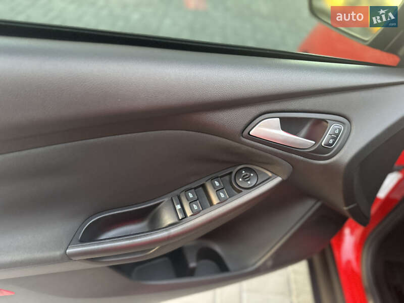 Хэтчбек Ford Focus 2015 в Днепре
