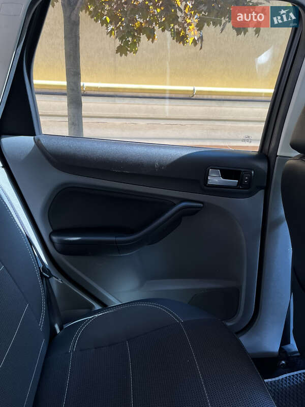 Универсал Ford Focus 2010 в Киеве фото 12 Универсал Ford Focus 2010 в Киеве