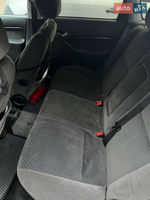 Хэтчбек Ford Focus 2002 в Киеве