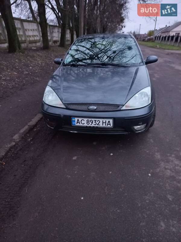 Хэтчбек Ford Focus 2003 в Горохове