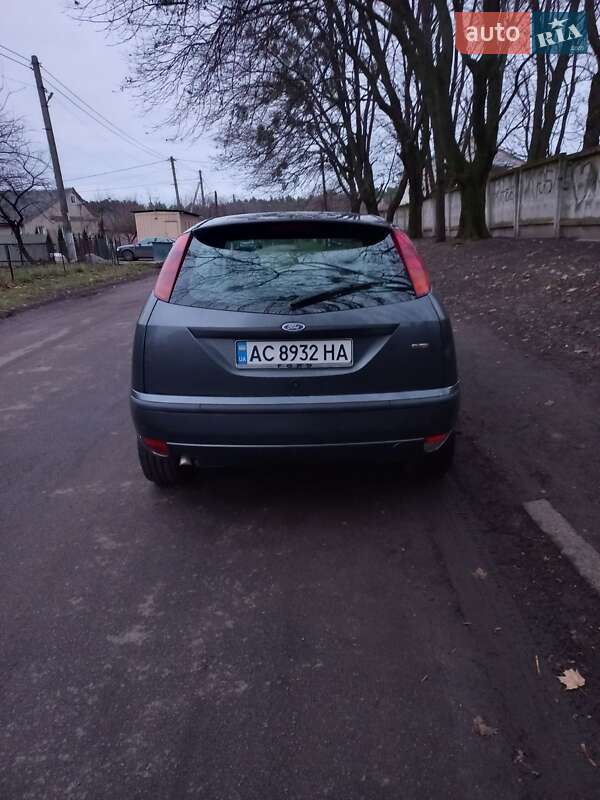 Хэтчбек Ford Focus 2003 в Горохове