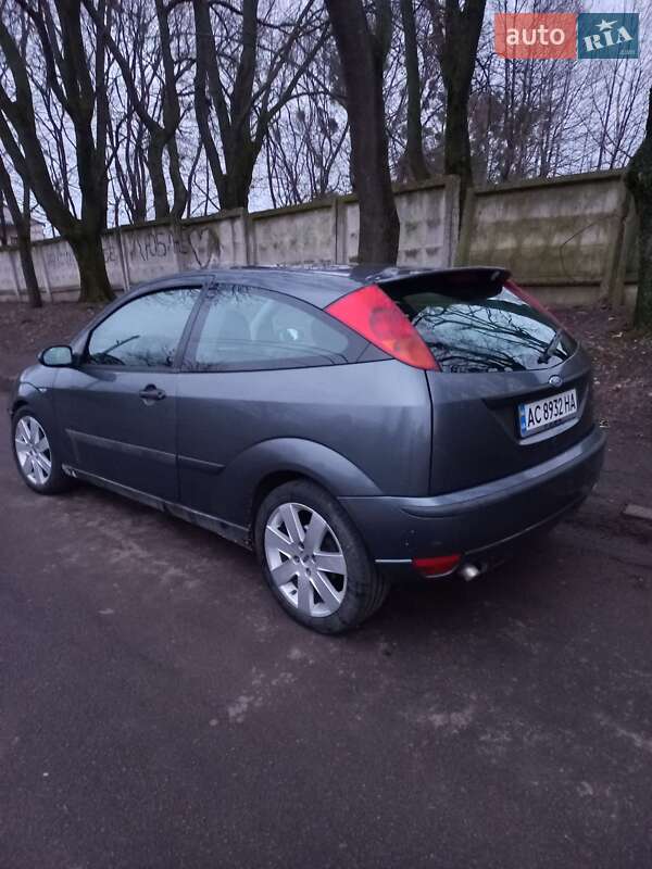 Хэтчбек Ford Focus 2003 в Горохове