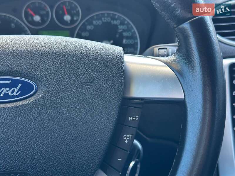 Хэтчбек Ford Focus 2006 в Киеве