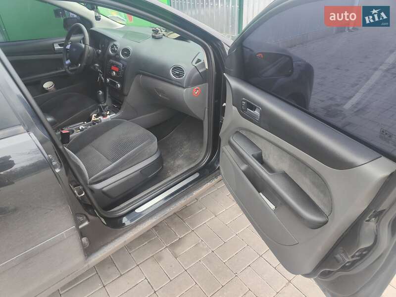 Хэтчбек Ford Focus 2007 в Новомосковске