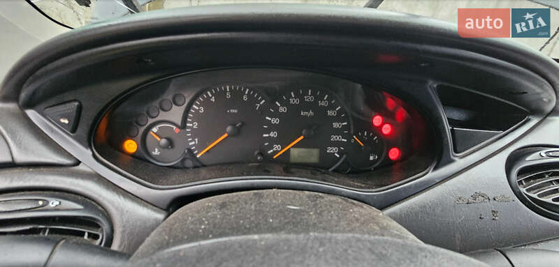 Седан Ford Focus 2002 в Старых Петровцах