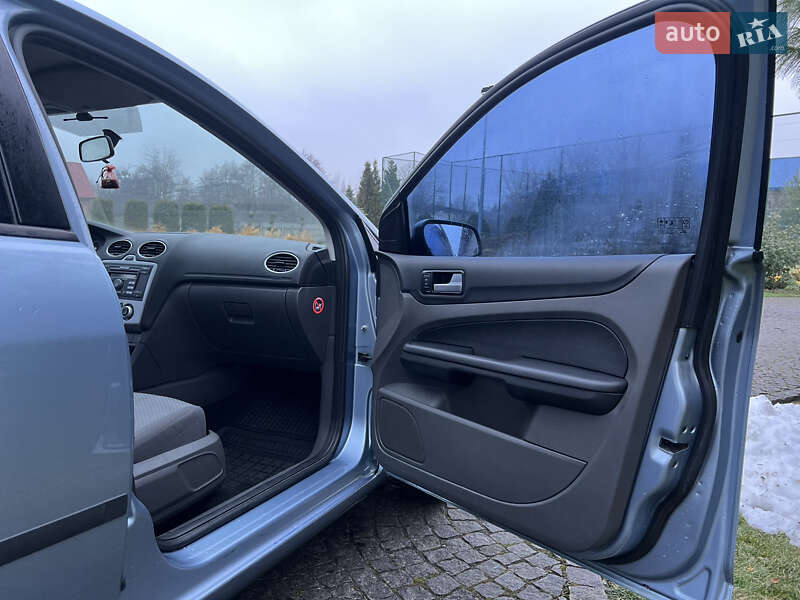 Седан Ford Focus 2006 в Жовкві