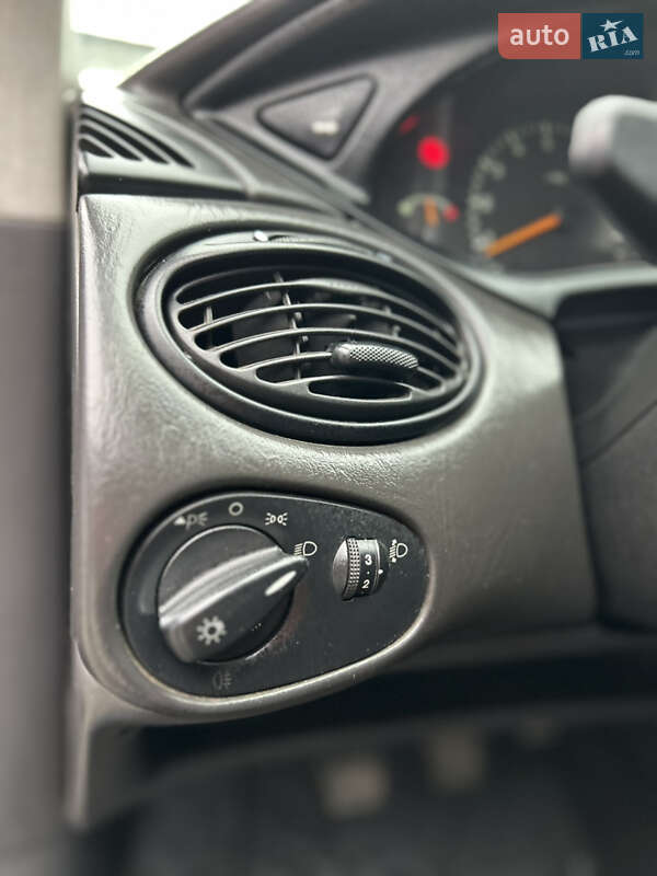 Седан Ford Focus 2002 в Львове фото 14 Седан Ford Focus 2002 в Львове