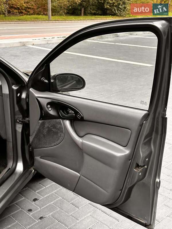 Седан Ford Focus 2003 в Луцке