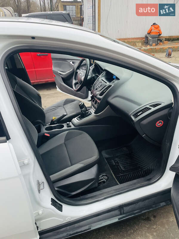 Хэтчбек Ford Focus 2012 в Киеве фото 17 Хэтчбек Ford Focus 2012 в Киеве