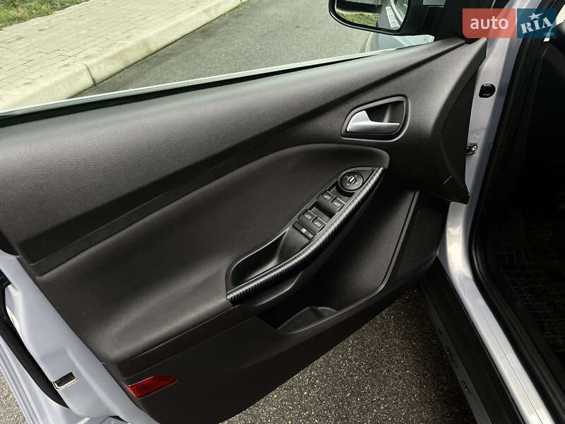 Хэтчбек Ford Focus 2014 в Чернигове