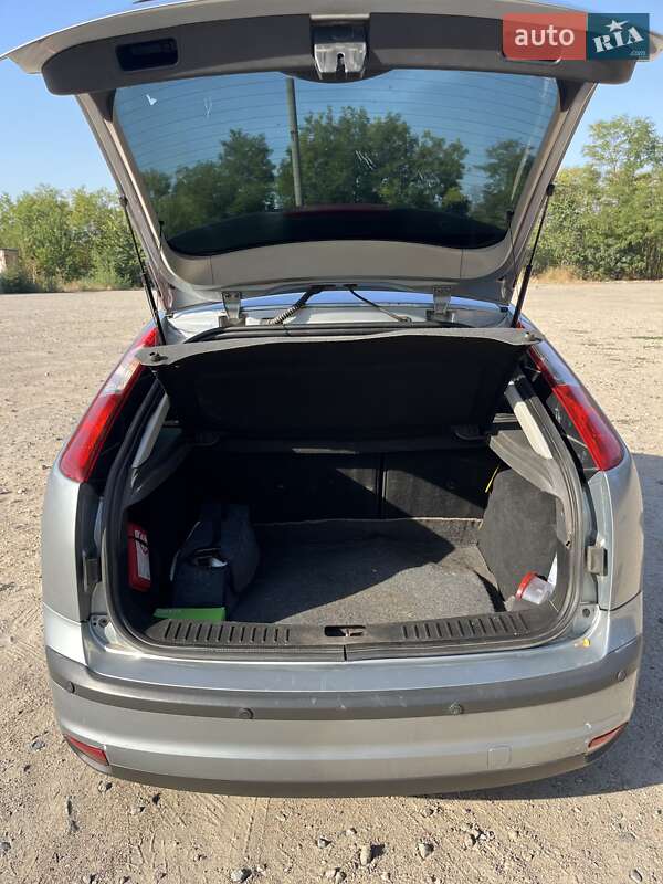 Хэтчбек Ford Focus 2004 в Кропивницком