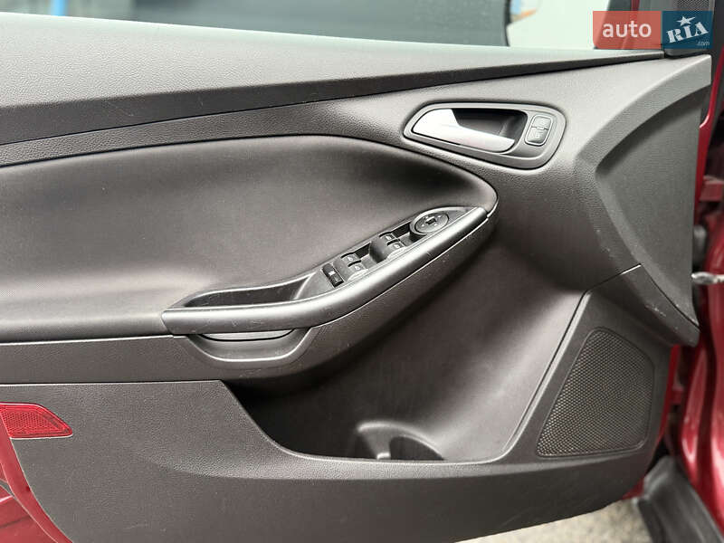 Хэтчбек Ford Focus 2016 в Киеве