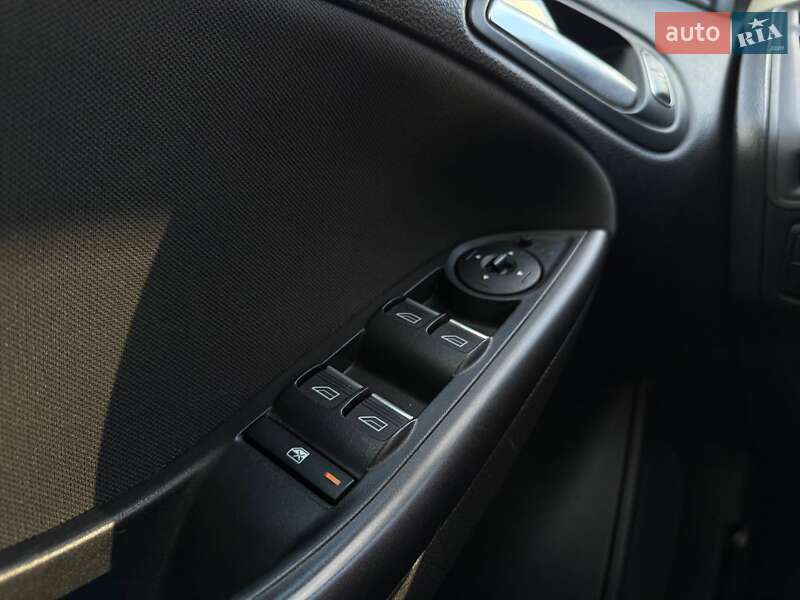 Хэтчбек Ford Focus 2015 в Киеве фото 16 Хэтчбек Ford Focus 2015 в Киеве