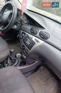 Седан Ford Focus 2003 в Тарутине