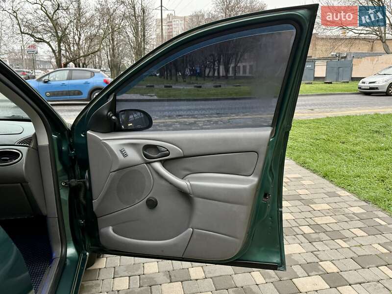 Седан Ford Focus 2001 в Одессе