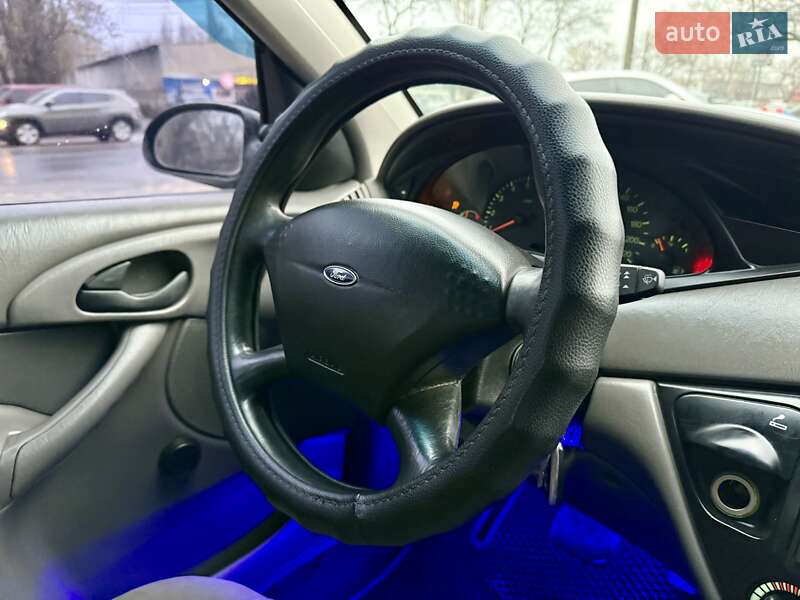 Седан Ford Focus 2001 в Одессе