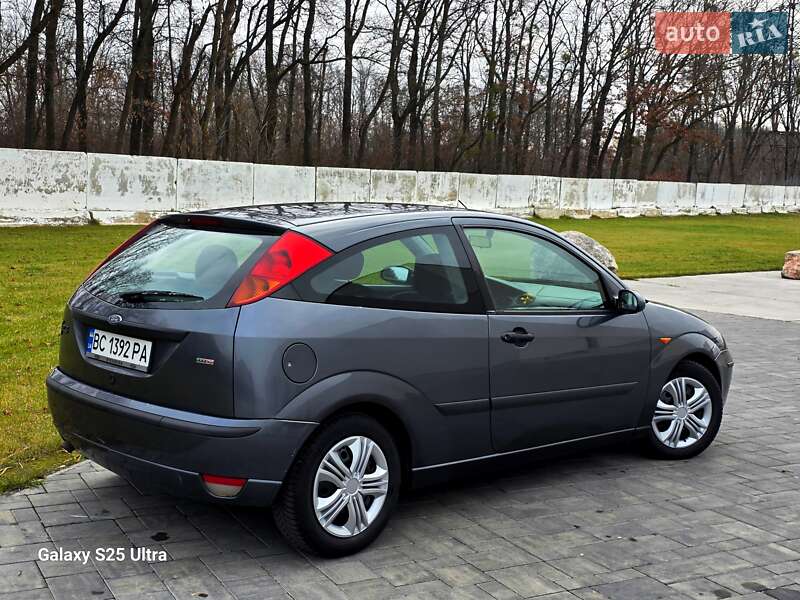 Хэтчбек Ford Focus 2002 в Луцке