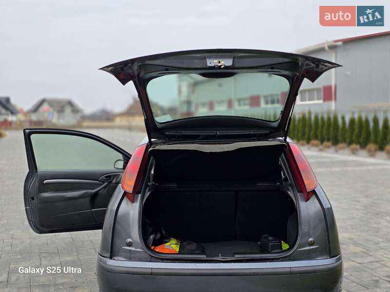 Хэтчбек Ford Focus 2002 в Луцке