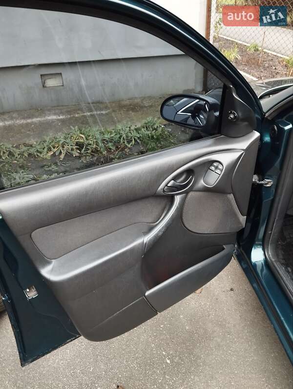 Седан Ford Focus 2004 в Мироновке