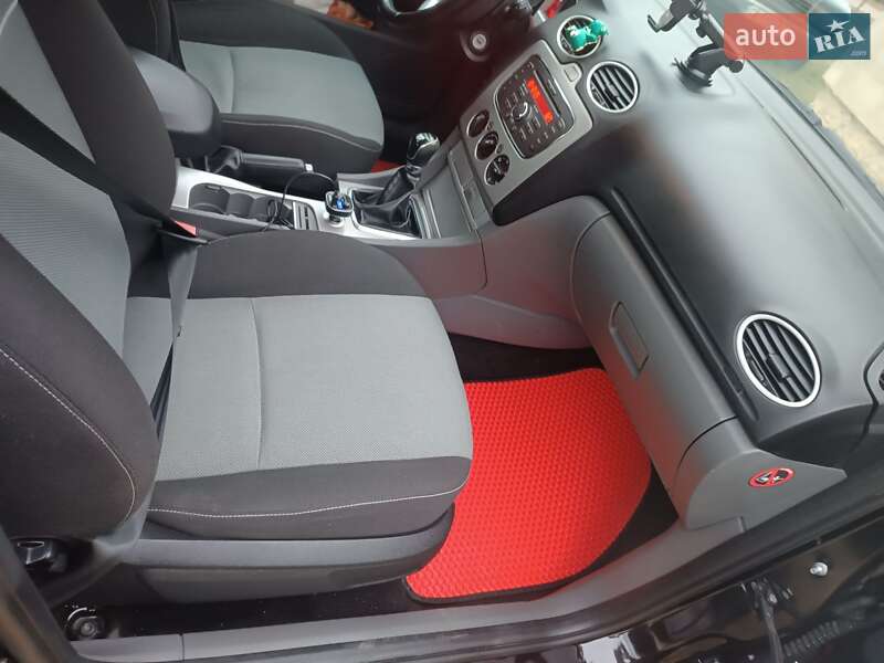 Седан Ford Focus 2010 в Сторожинці