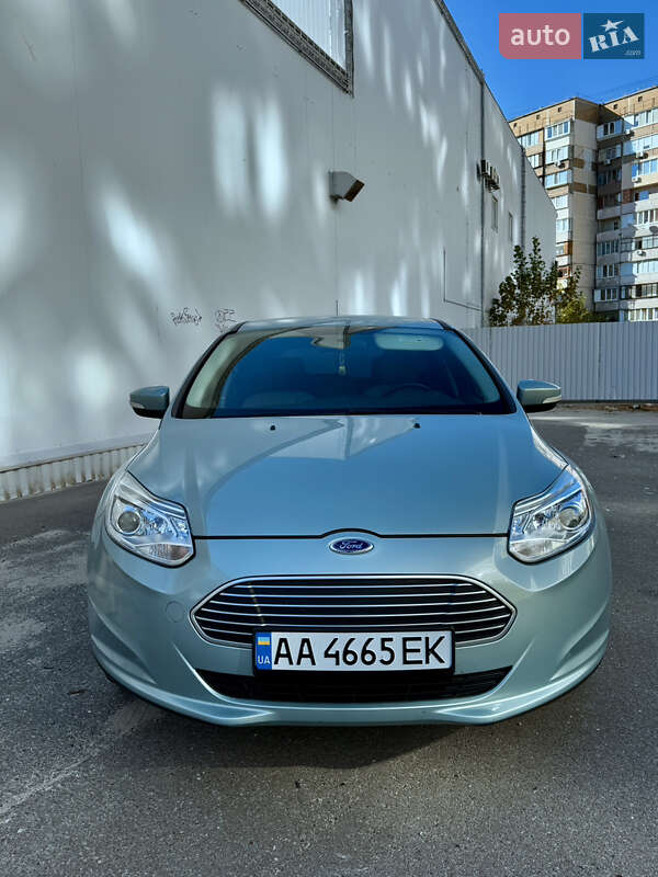 Хэтчбек Ford Focus 2013 в Киеве фото 6 Хэтчбек Ford Focus 2013 в Киеве