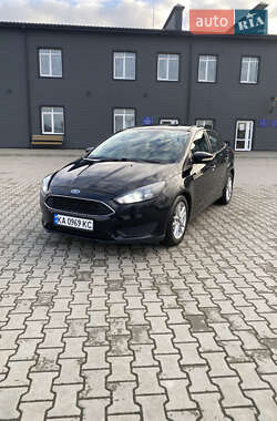 Седан Ford Focus 2015 в Сарнах