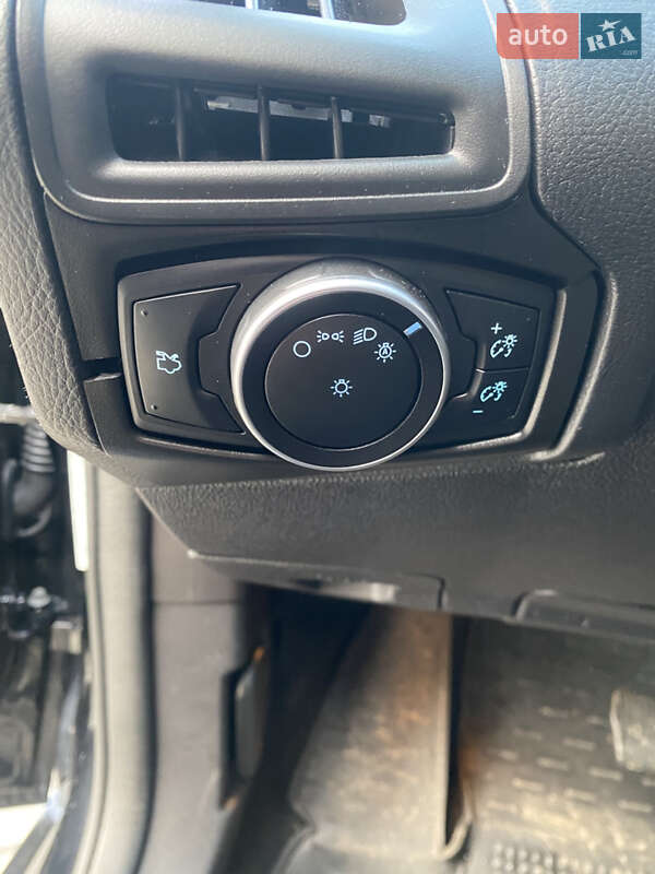 Седан Ford Focus 2015 в Сарнах