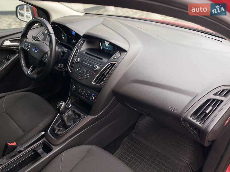 Хэтчбек Ford Focus 2015 в Киеве